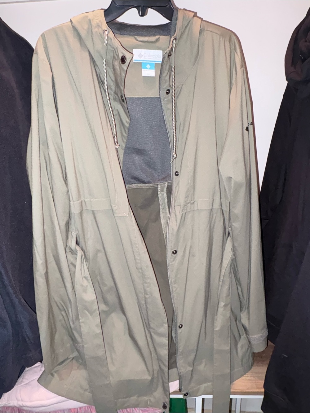 Columbia Men’s Hooded Olive Raincoat Jacket